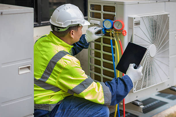 Professional Hvac technician working in Woodville, FL